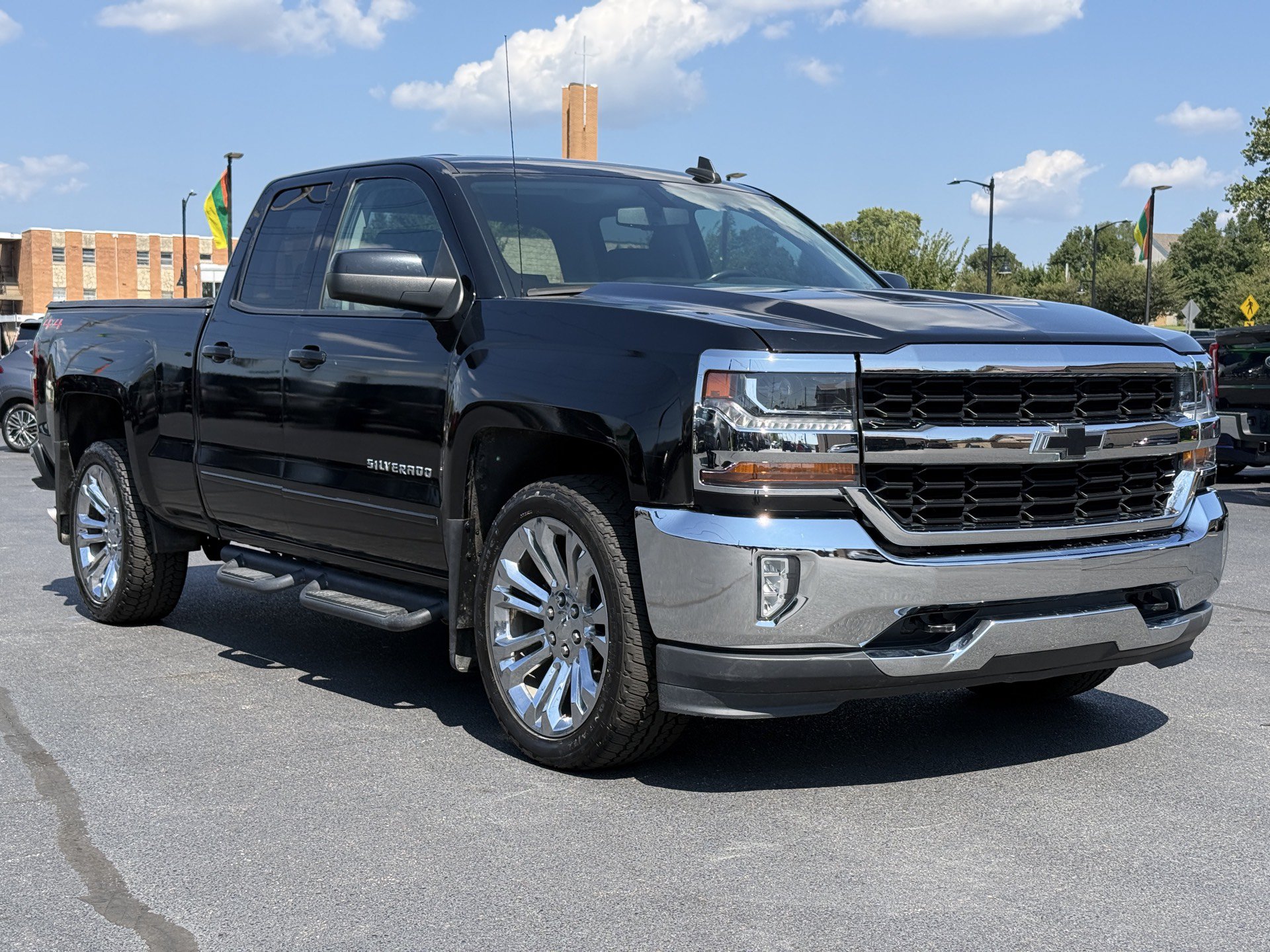 Used 2019 Chevrolet Silverado 1500 LT w/ All Star Edition AWD/4WD image 2