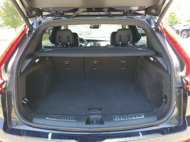 Used 2023 Cadillac XT4 Premium Luxury w/ Cold Weather Package FWD image 34