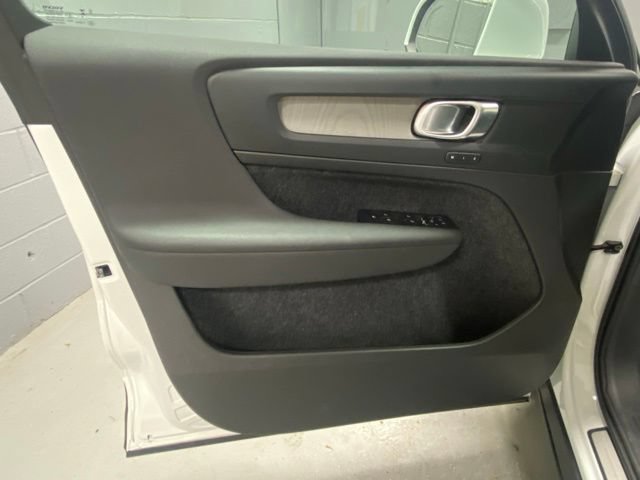 Certified 2025 Volvo XC40 B5 Plus AWD/4WD image 6