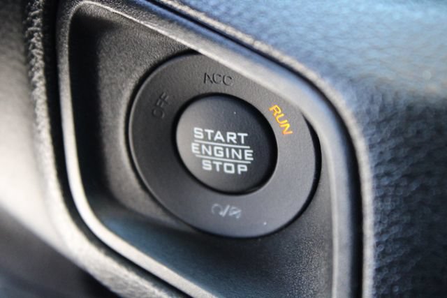 Used 2025 Jeep Gladiator Sport AWD/4WD image 21