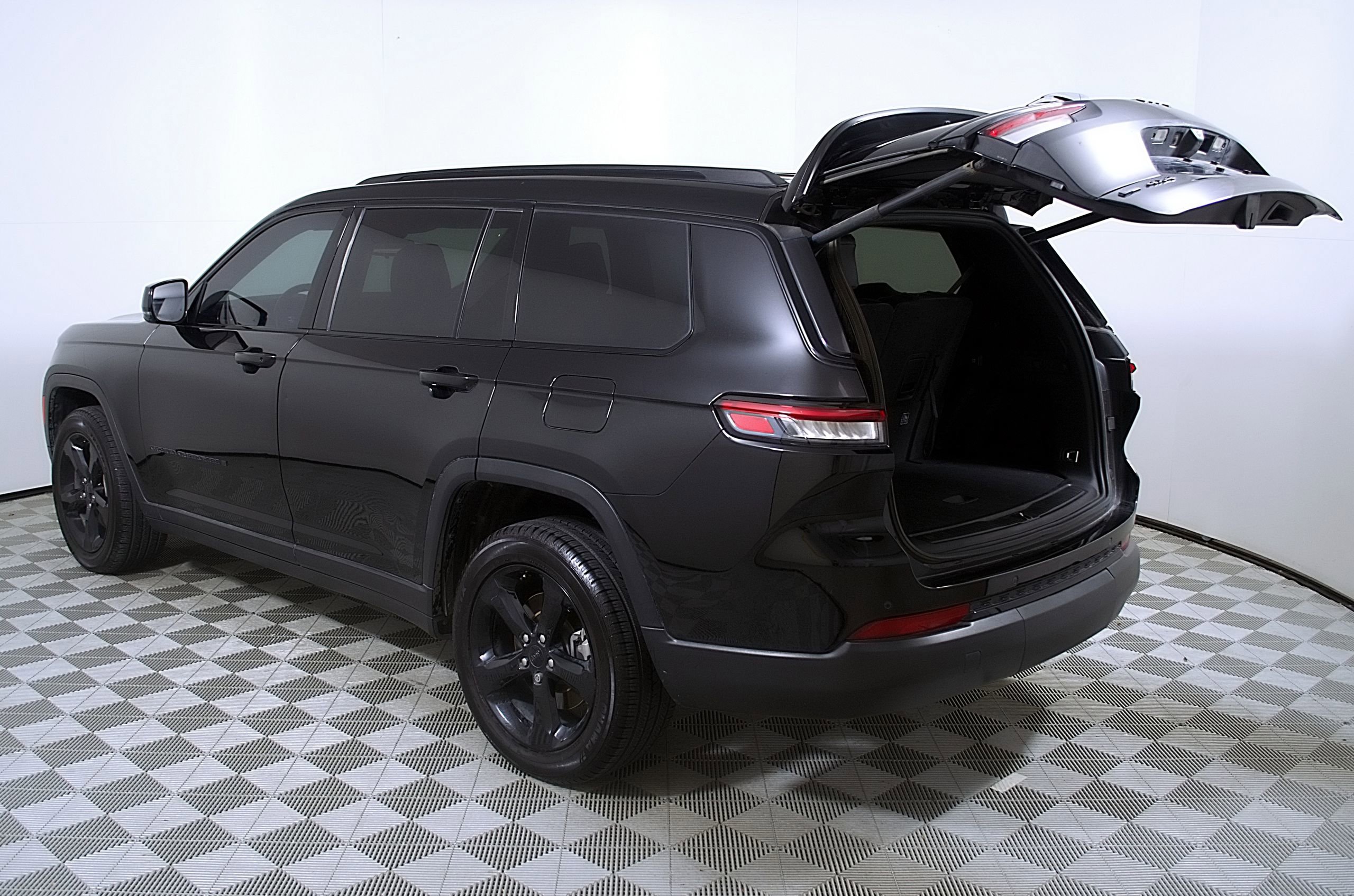 Used 2021 Jeep Grand Cherokee L Laredo image 10