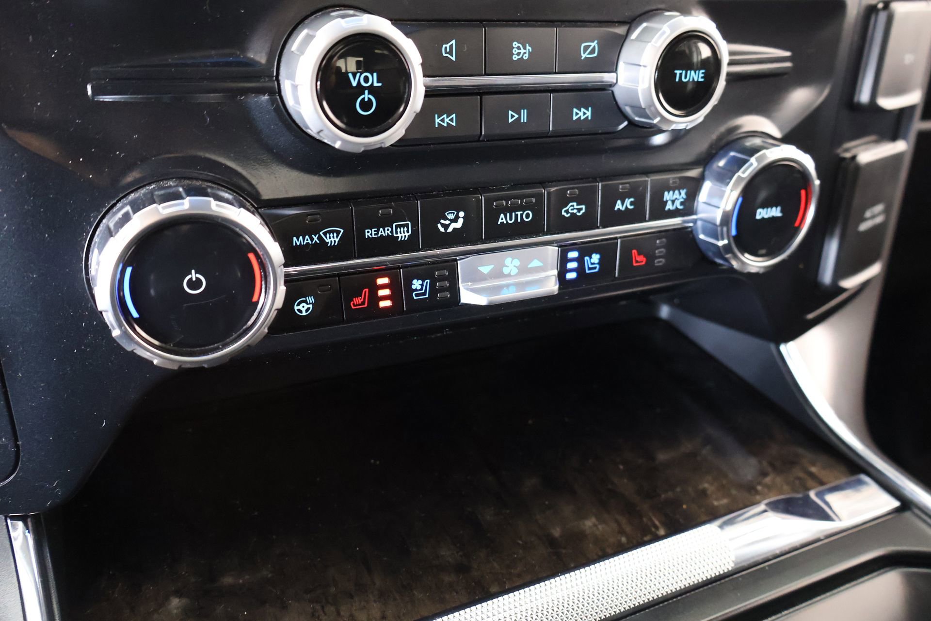 Used 2023 Ford F150 Lariat w/ FX4 Off-Road Package image 8