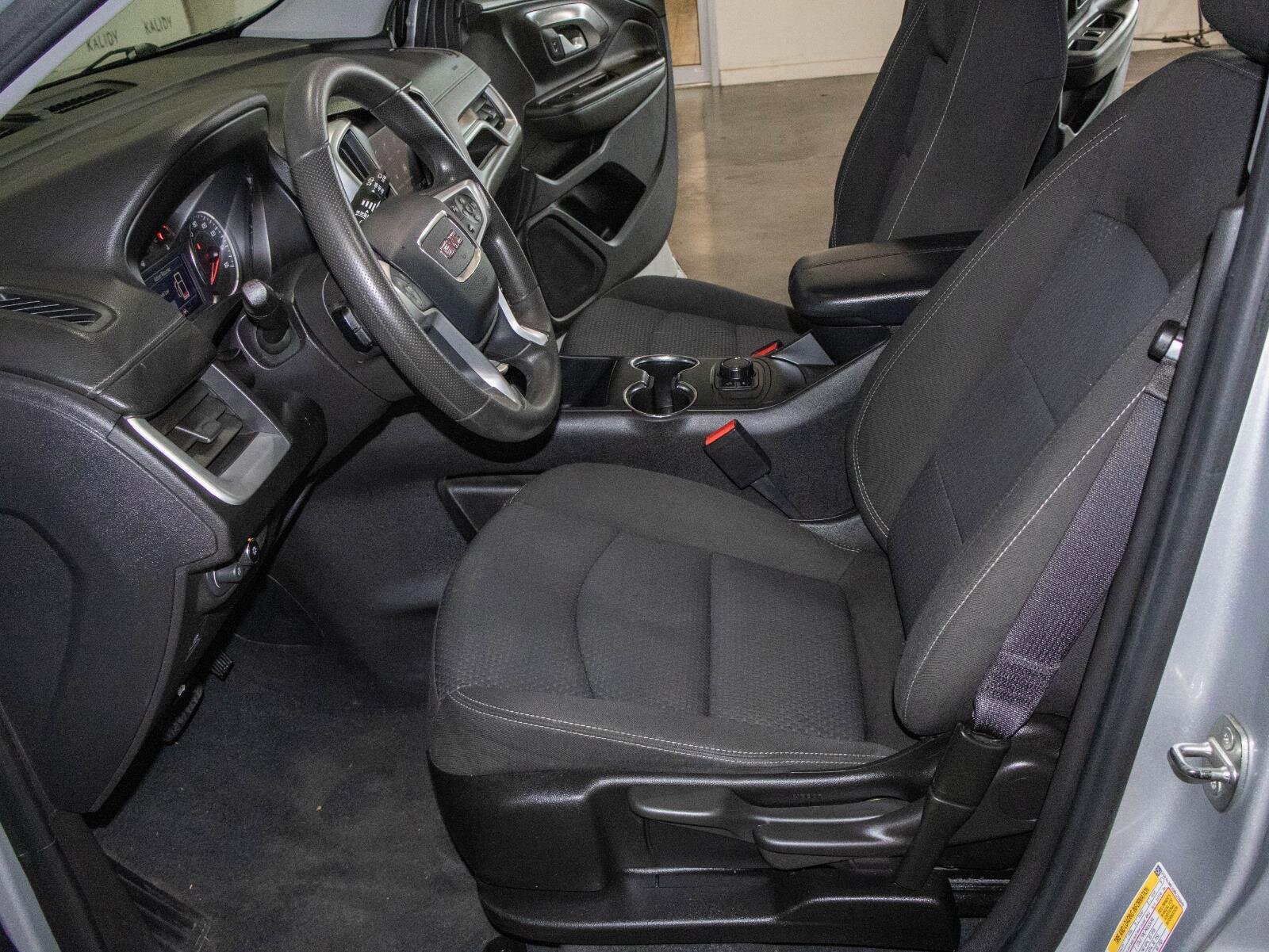 Used 2022 GMC Terrain SLE image 7