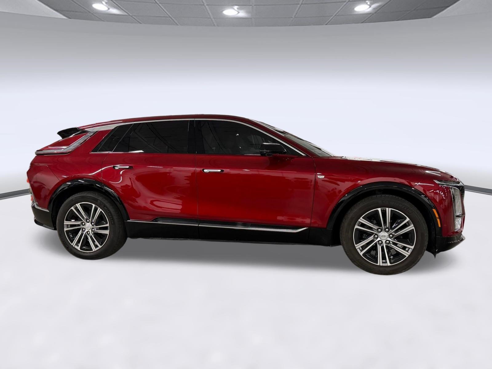 Certified 2024 Cadillac Lyriq Luxury RWD image 8