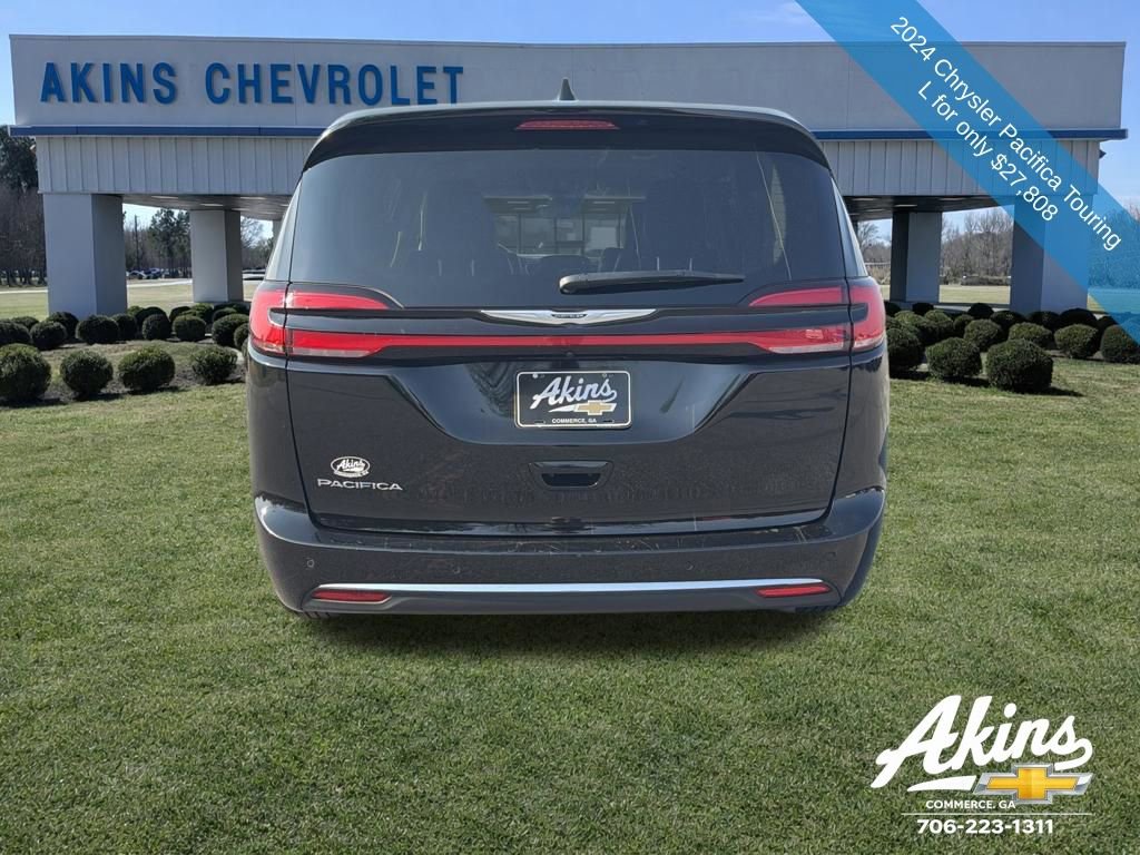 Used 2024 Chrysler Pacifica Touring-L image 7
