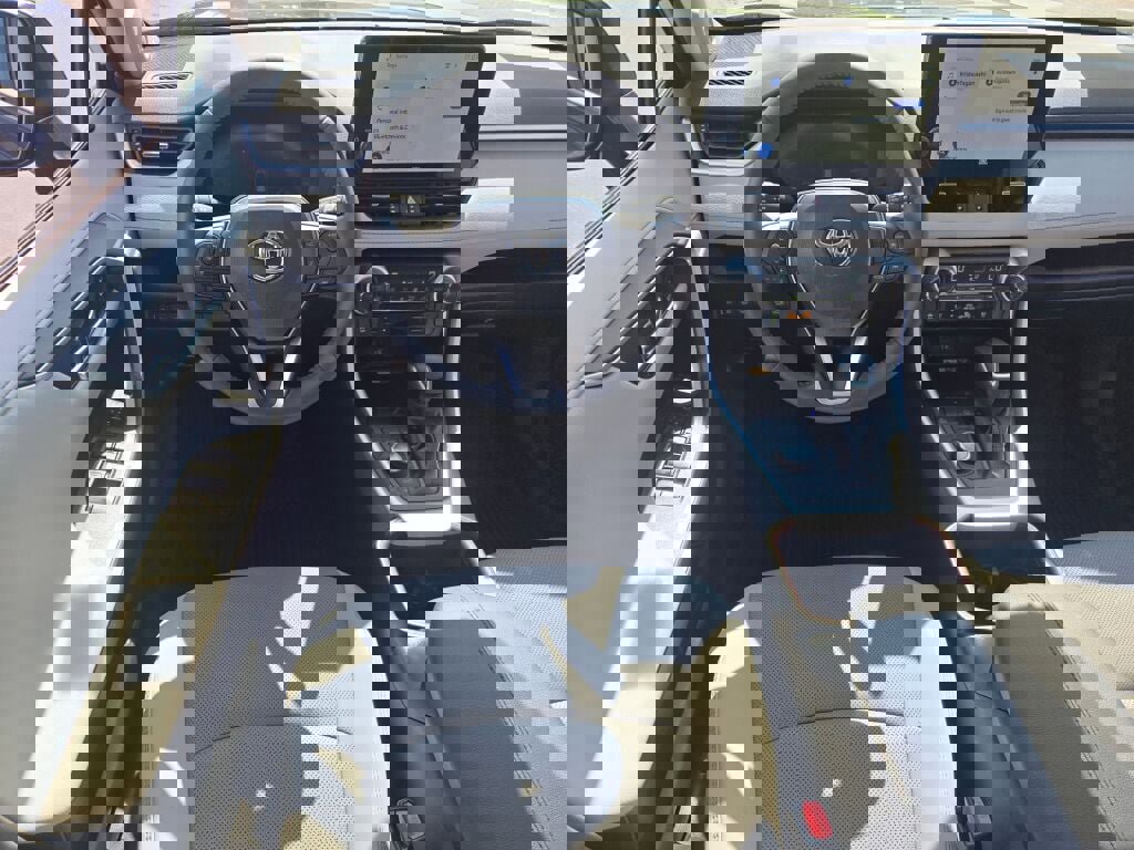 Used 2025 Toyota RAV4 Limited w/ Advanced Technology Package image 18