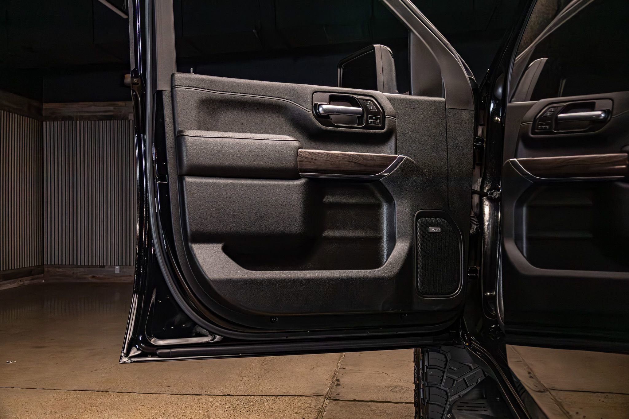 Used 2022 Chevrolet Silverado 2500 LTZ w/ LTZ Plus Package AWD/4WD image 32