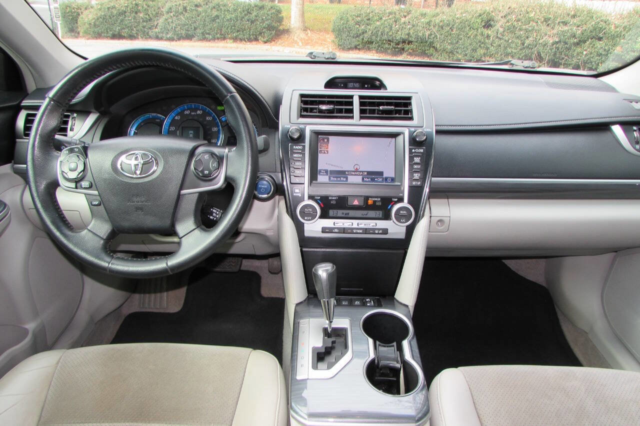 Used 2014 Toyota Camry XLE image 19