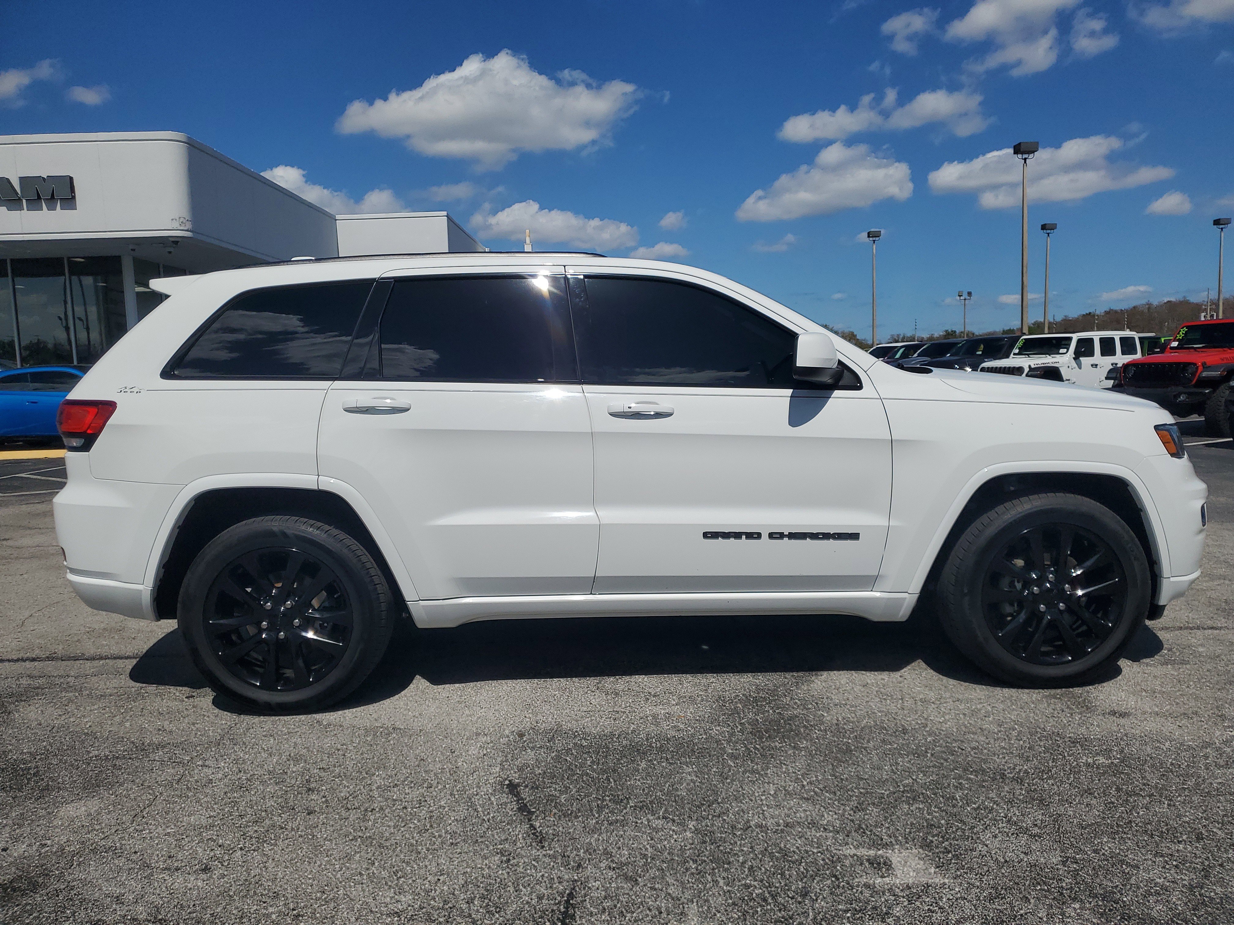 Used 2019 Jeep Grand Cherokee Altitude image 9