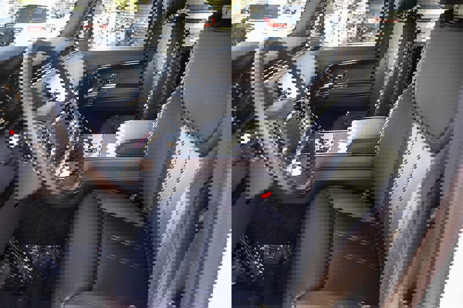 New 2026 Land Rover Range Rover SE image 16