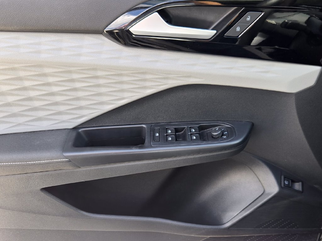 Certified 2024 Volkswagen Taos S FWD image 25