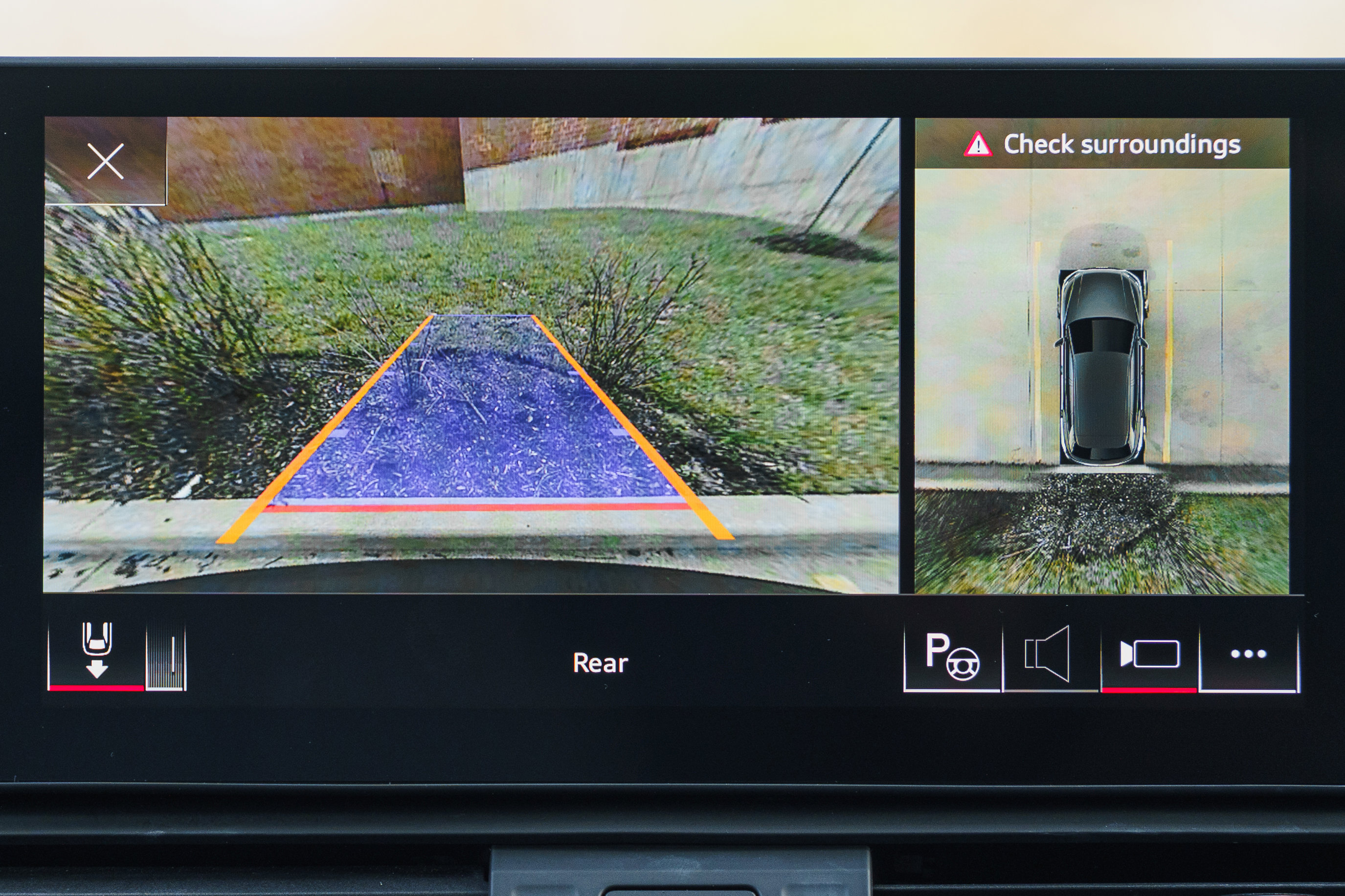 Used 2023 Audi Q5 2.0T Prestige w/ Prestige Package image 16