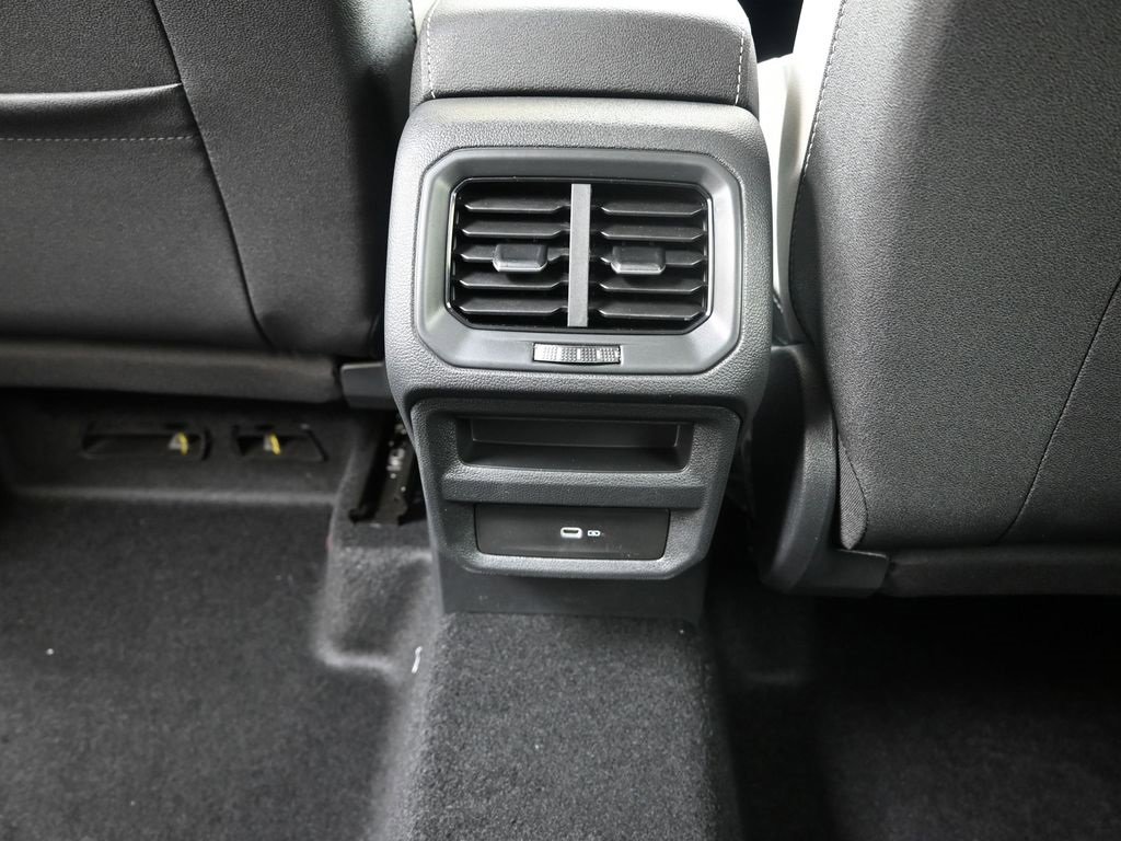 New 2025 Volkswagen Taos SE image 20