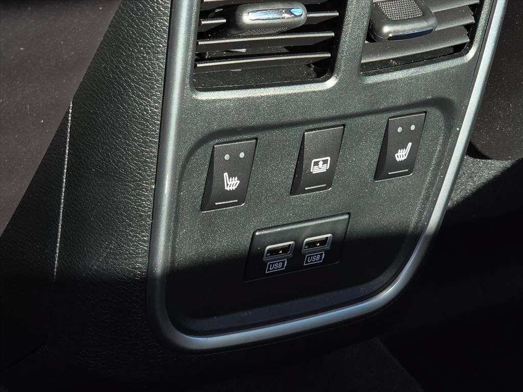 Used 2016 Chrysler 300 C w/ Safetytec Plus Group RWD image 15