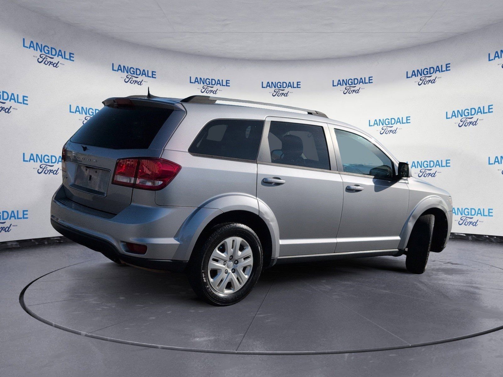 Used 2019 Dodge Journey SE w/ Connectivity Group FWD image 4