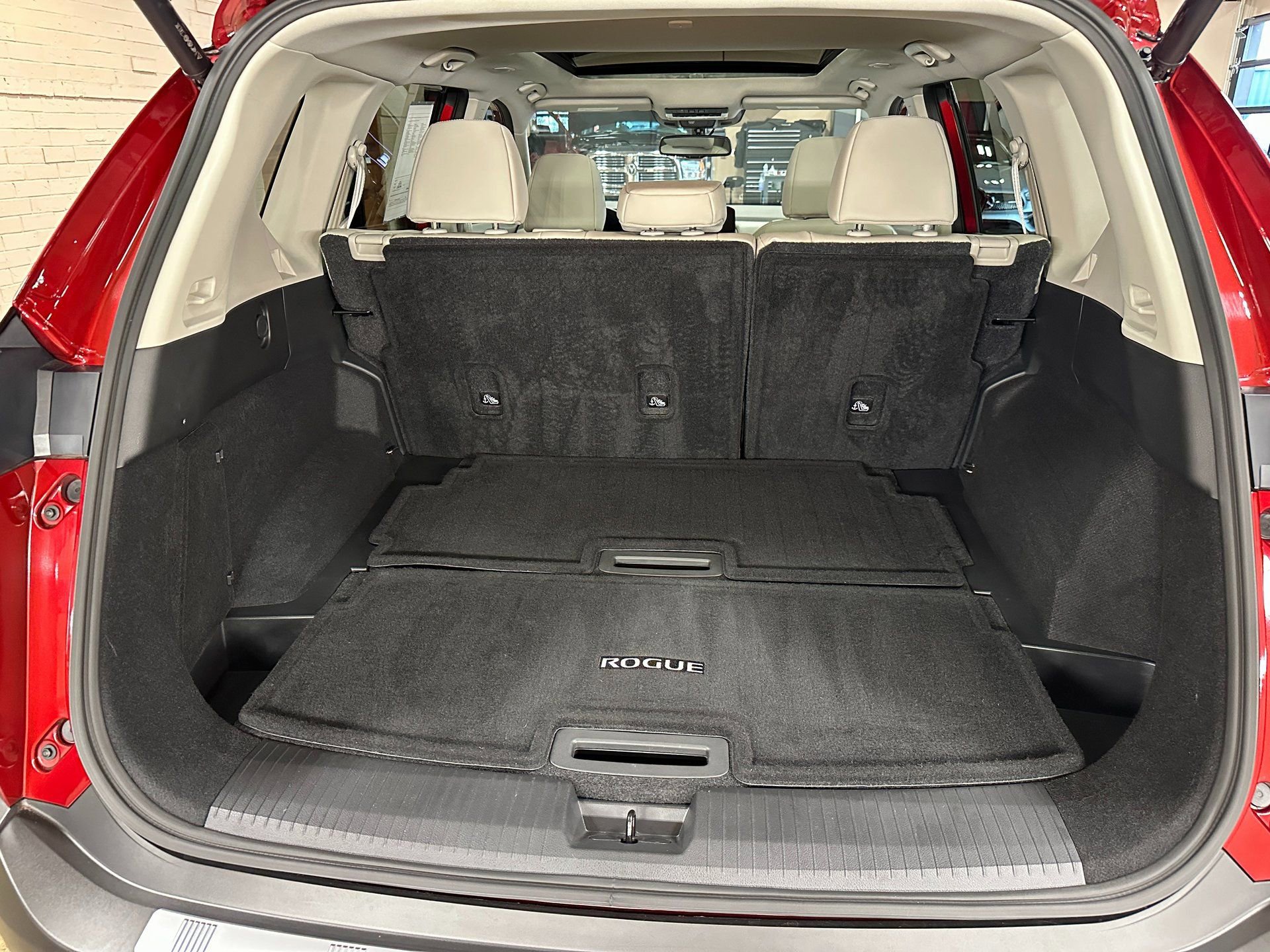 Used 2023 Nissan Rogue SL w/ SL Premium Package image 15