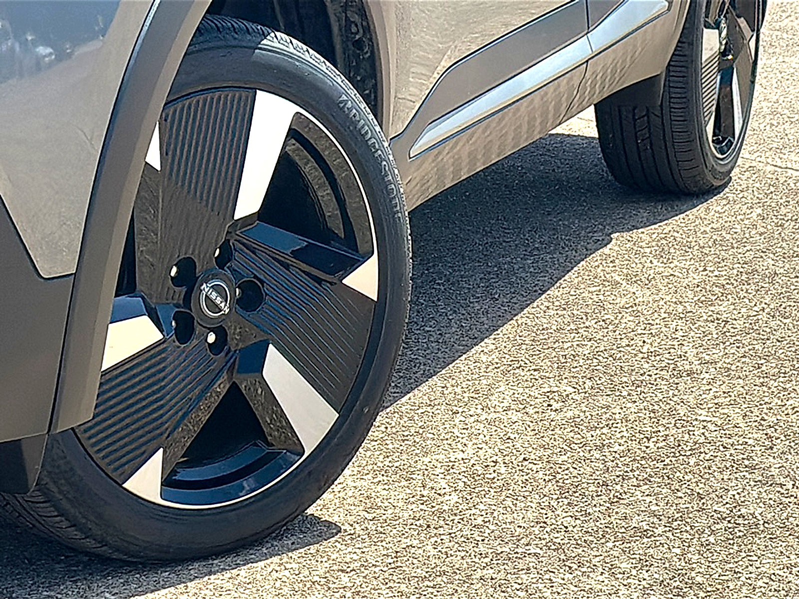 Certified 2025 Nissan Kicks SR FWD image 3