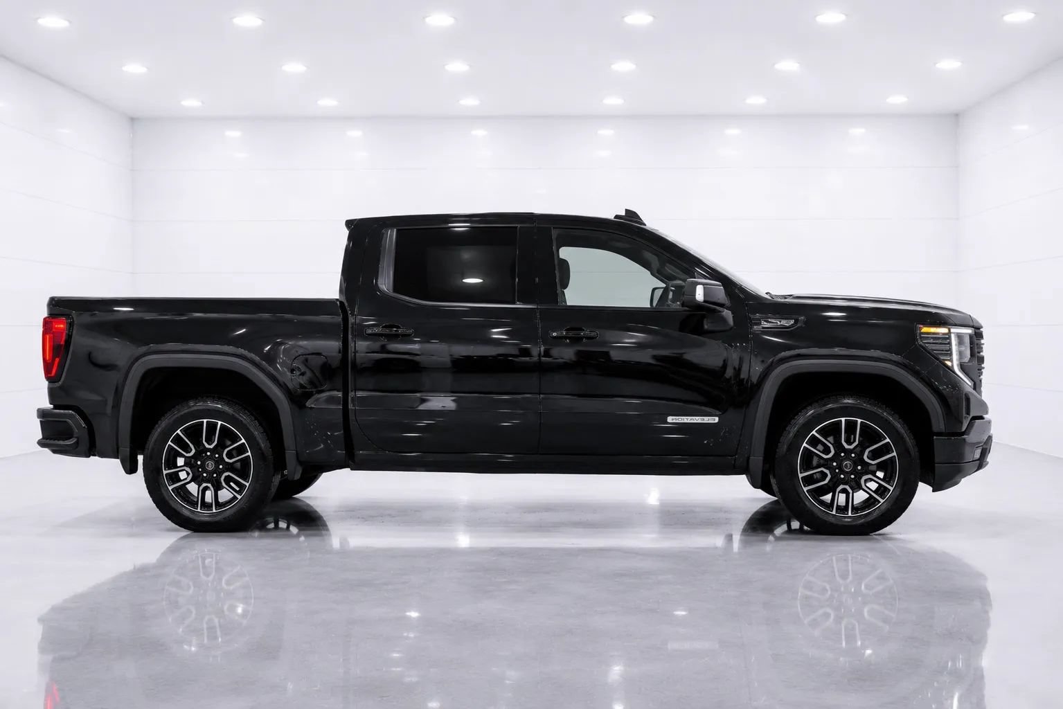 Used 2024 GMC Sierra 1500 Elevation AWD/4WD image 6