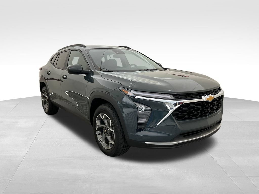 Used 2025 Chevrolet Trax LT FWD image 7