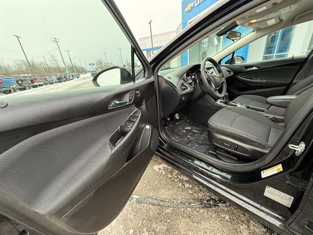 Used 2017 Chevrolet Cruze LT w/ Convenience Package image 11