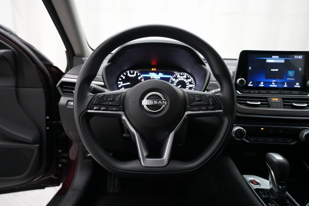Used 2024 Nissan Altima 2.5 SV image 4