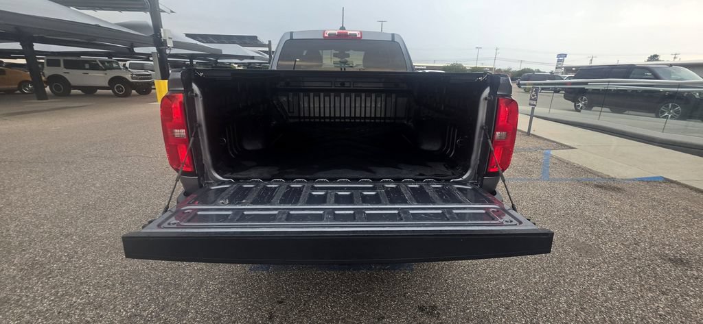 Used 2022 Chevrolet Colorado LT AWD/4WD image 10