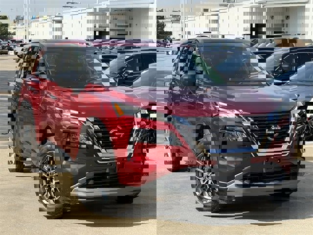 Used 2023 Nissan Rogue S image 2