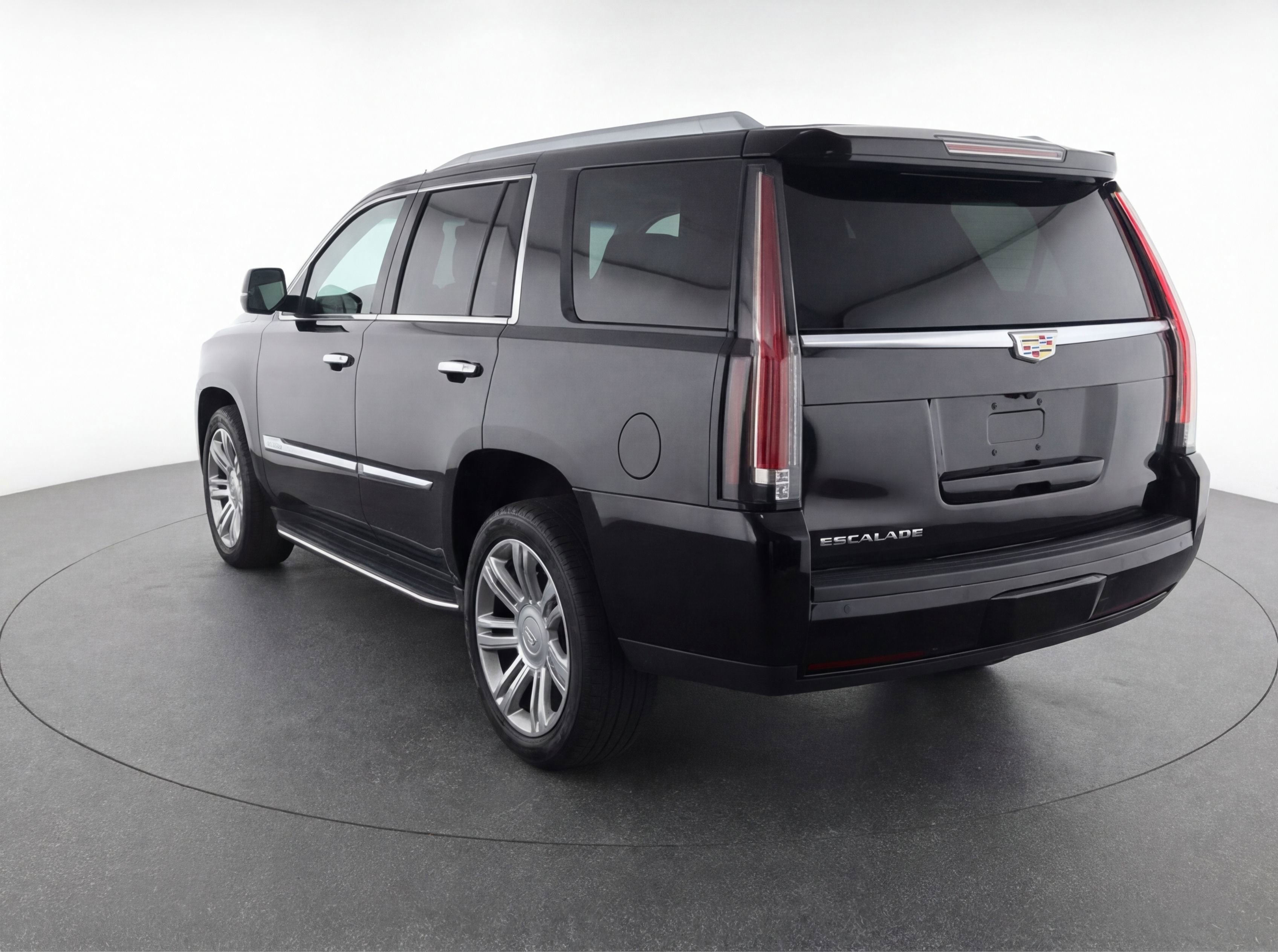 Used 2018 Cadillac Escalade 2WD image 3