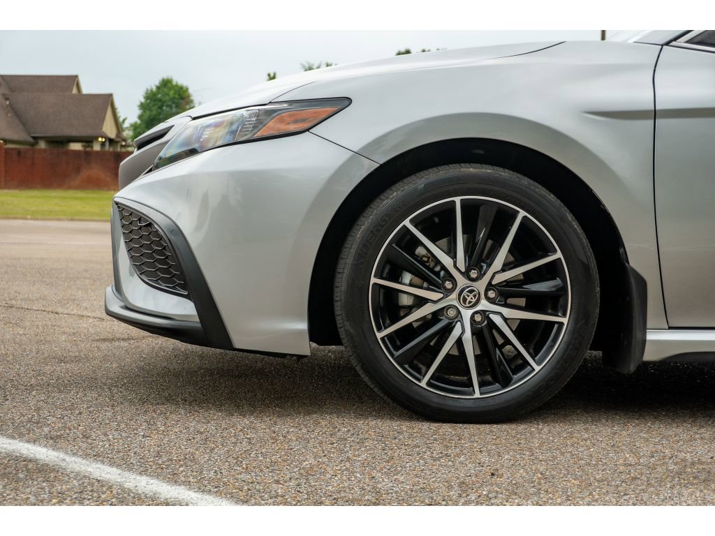 Used 2022 Toyota Camry SE w/ Cold Weather Package FWD image 10