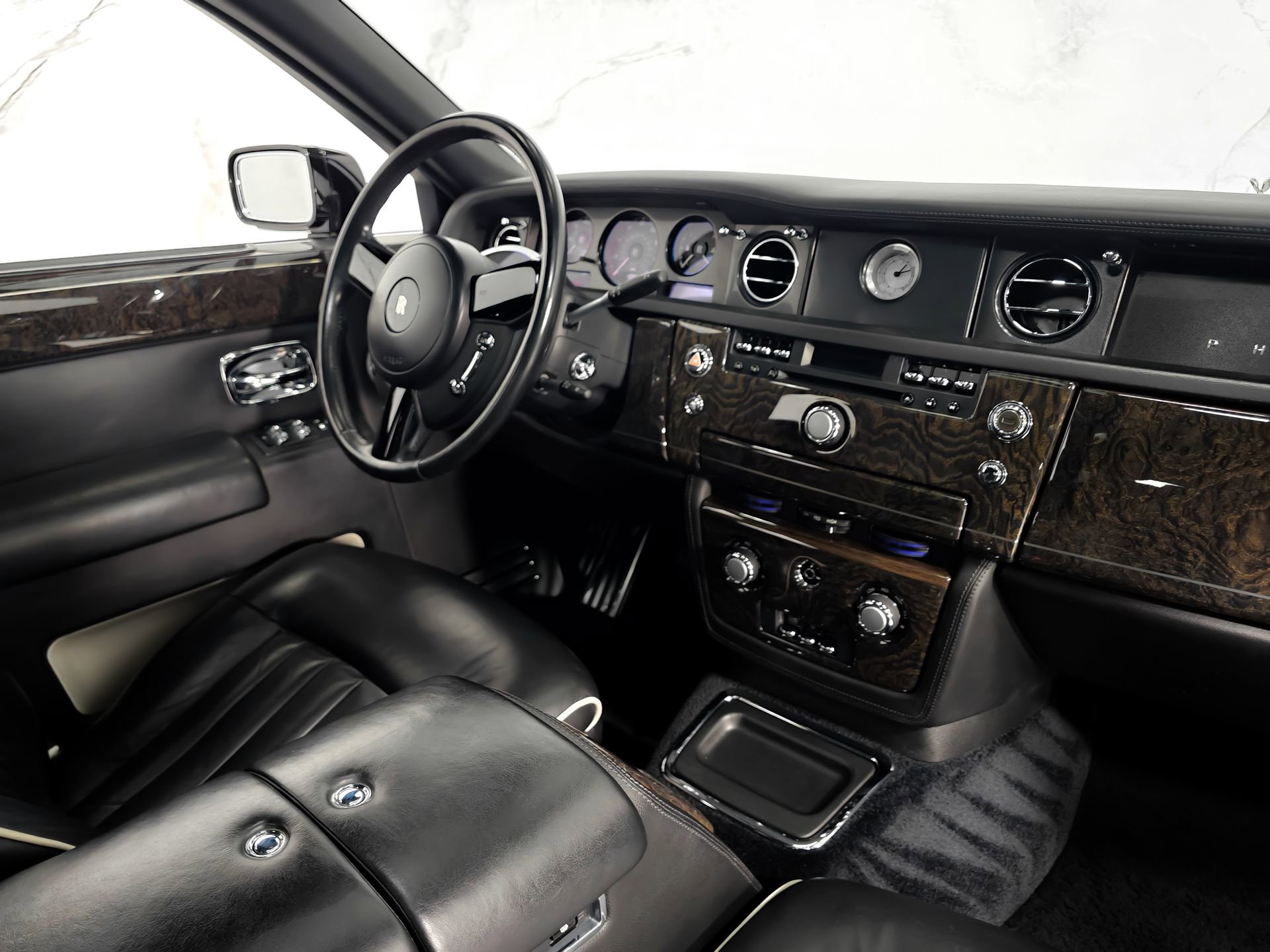 Used 2006 Rolls-Royce Phantom Sedan RWD image 17