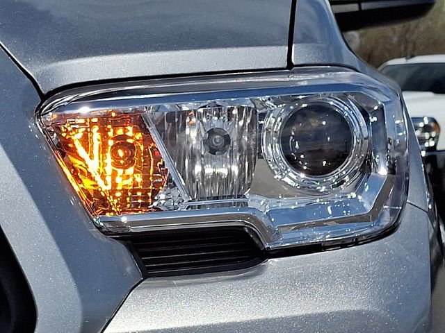 Used 2023 Toyota Tacoma SR AWD/4WD image 9