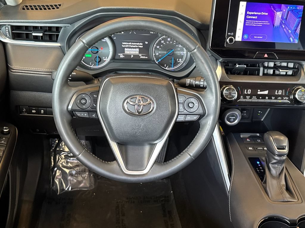 Used 2023 Toyota Venza LE AWD/4WD image 18