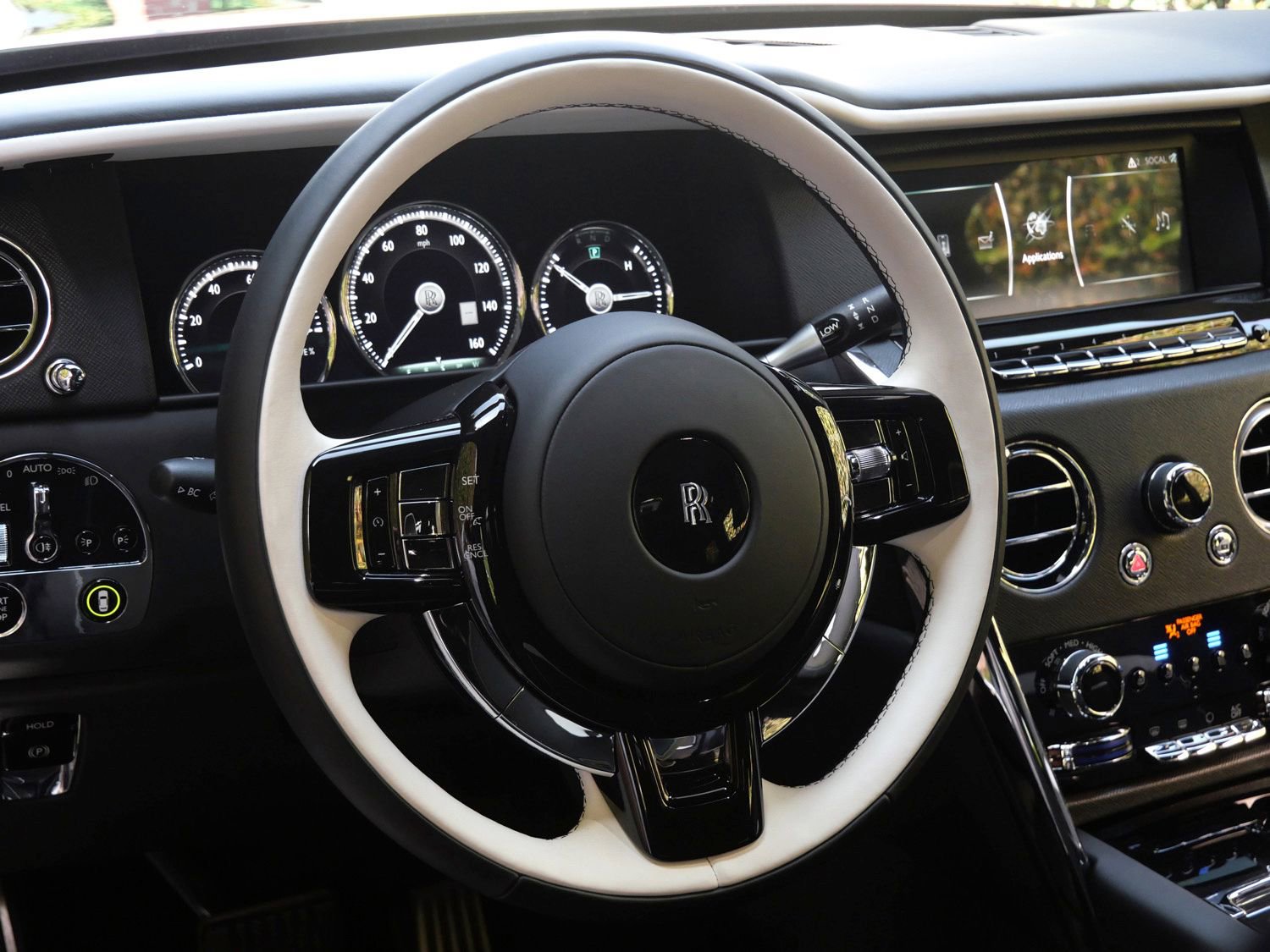 Certified 2023 Rolls-Royce Cullinan AWD/4WD image 17