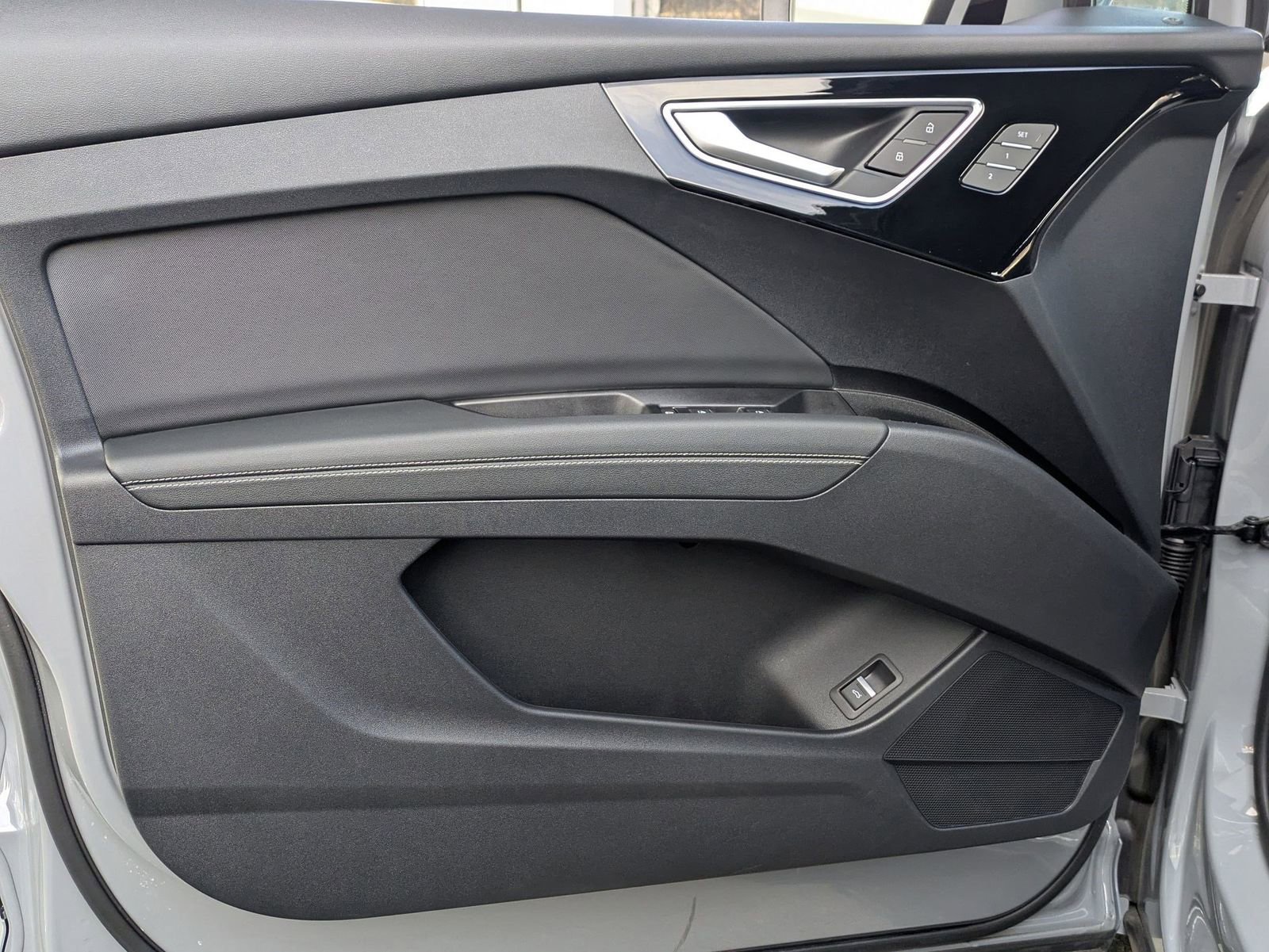 Used 2024 Audi Q4 e-tron Premium Plus w/ Premium Plus image 15