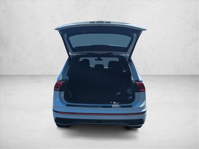 Used 2022 Volkswagen Tiguan SE R-Line FWD image 6