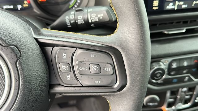 Used 2024 Jeep Wrangler Unlimited image 13