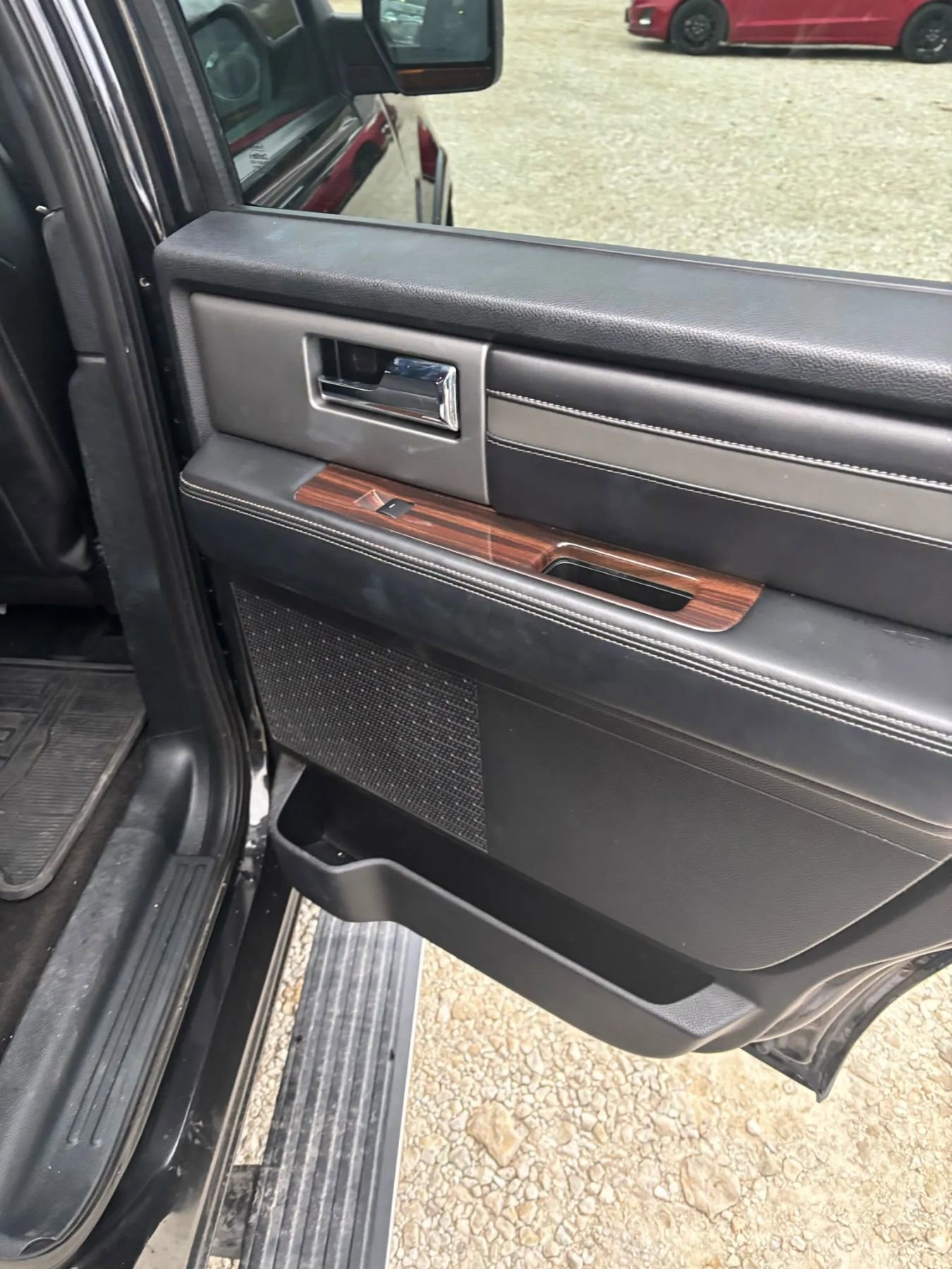 Used 2015 Ford Expedition Platinum image 21