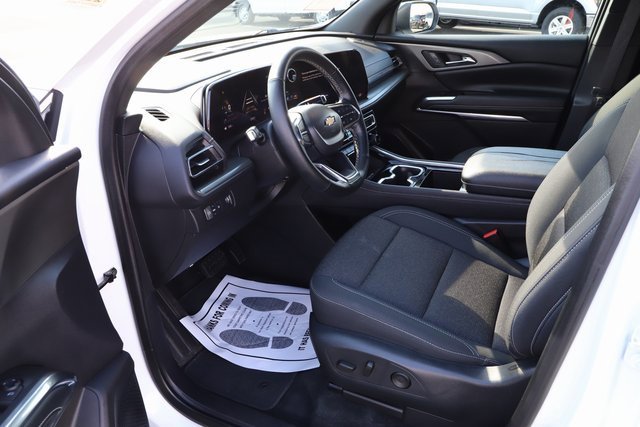 Used 2025 Chevrolet Traverse LT image 11