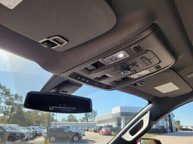 Used 2021 Chevrolet Suburban LT w/ LT Signature Package RWD image 35