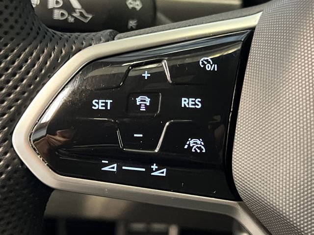 Used 2022 Volkswagen Tiguan SEL R-Line AWD/4WD image 21
