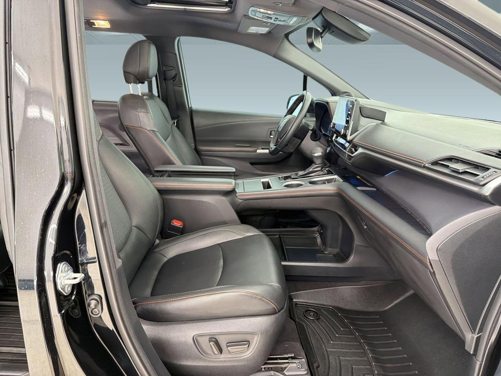 Used 2021 Toyota Sienna XSE w/ XSE Plus Package image 30