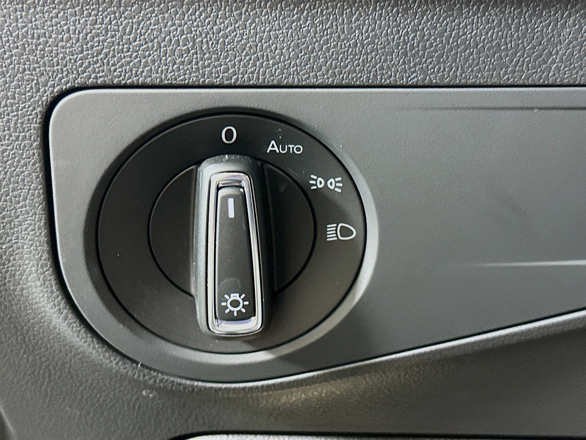 Used 2022 Volkswagen Tiguan SE image 17