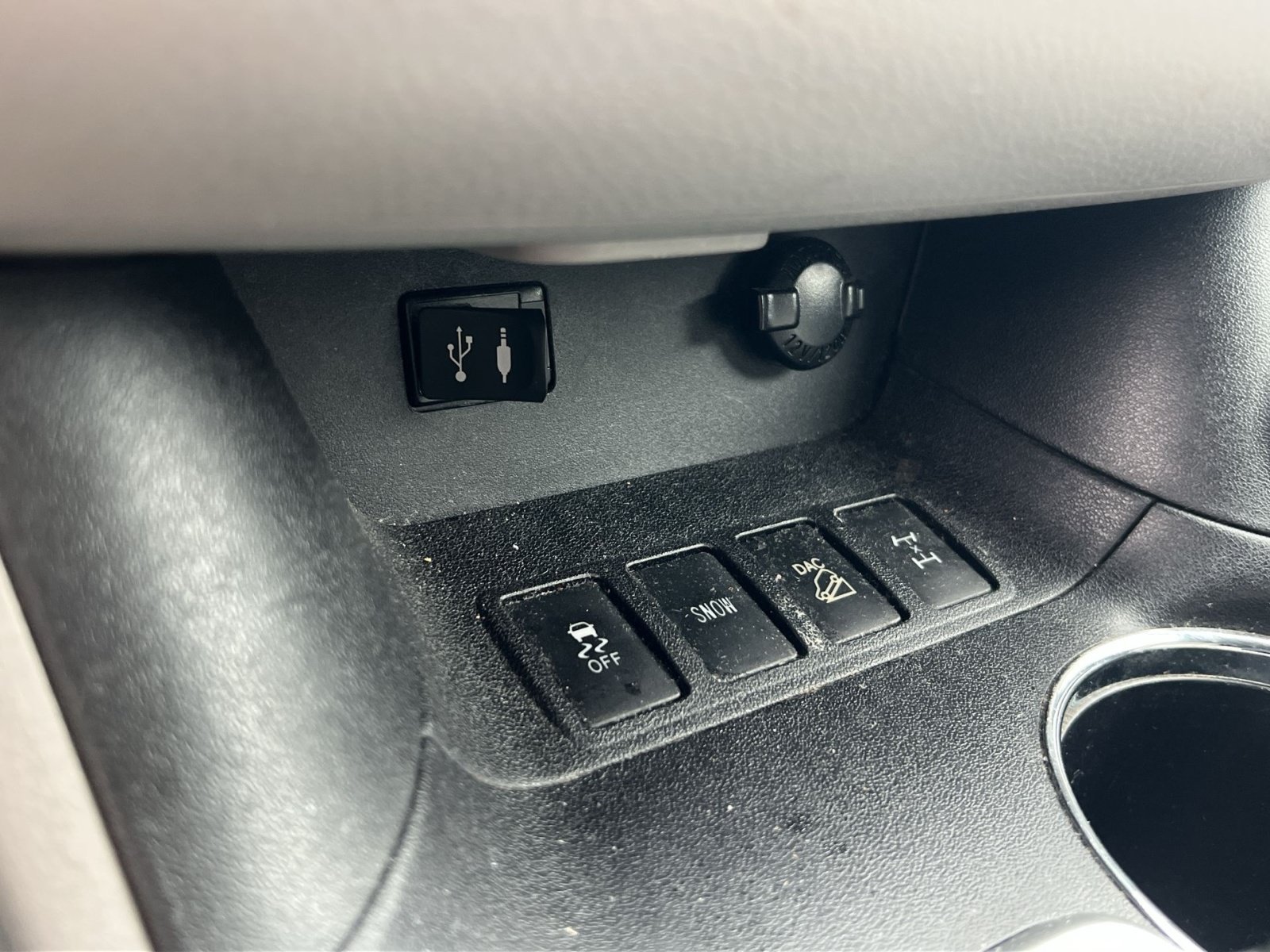 Used 2015 Toyota Highlander Limited AWD/4WD image 32