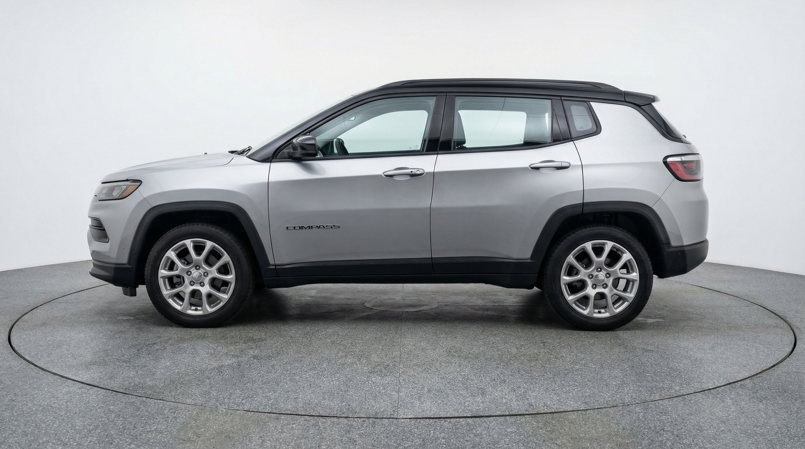 Used 2025 Jeep Compass Limited AWD/4WD image 5