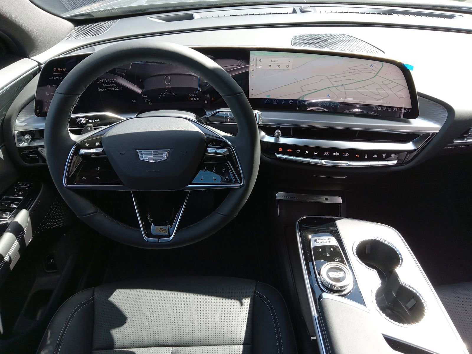 New 2025 Cadillac Lyriq Sport image 11