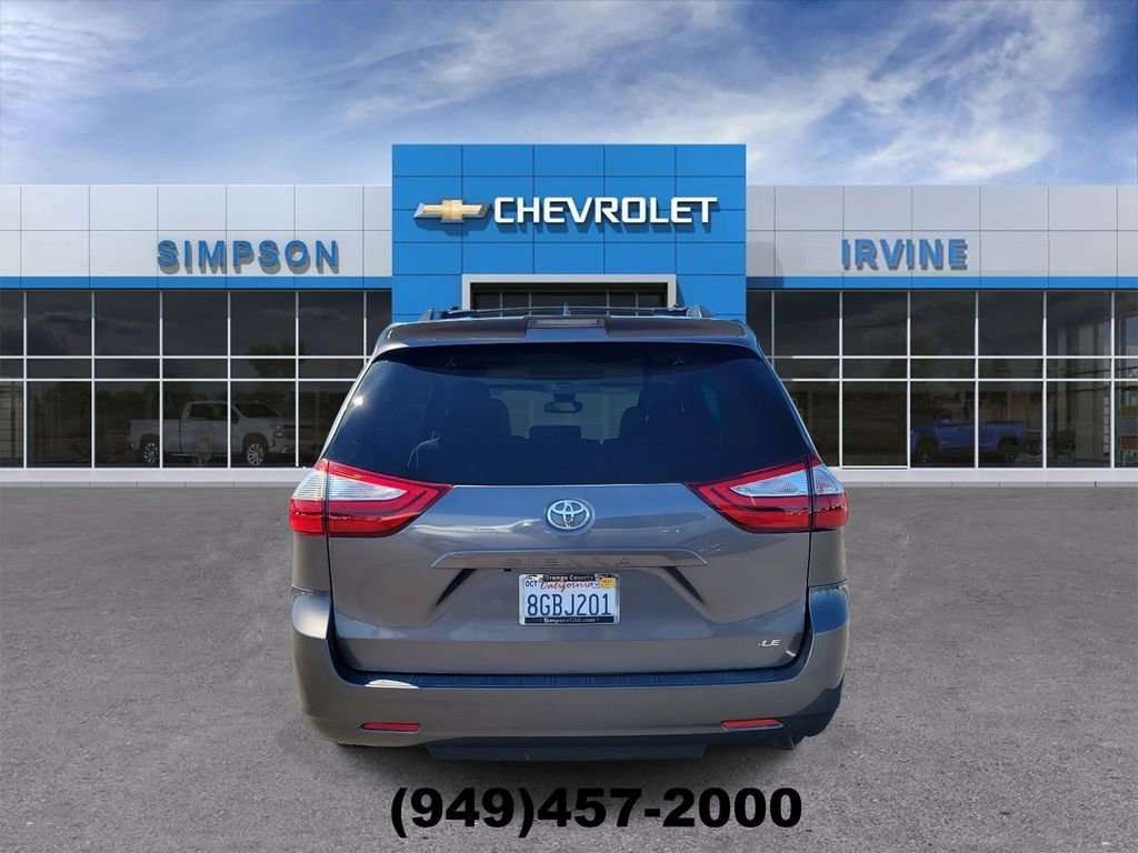 Used 2018 Toyota Sienna LE w/ Carpet Mat Package image 7