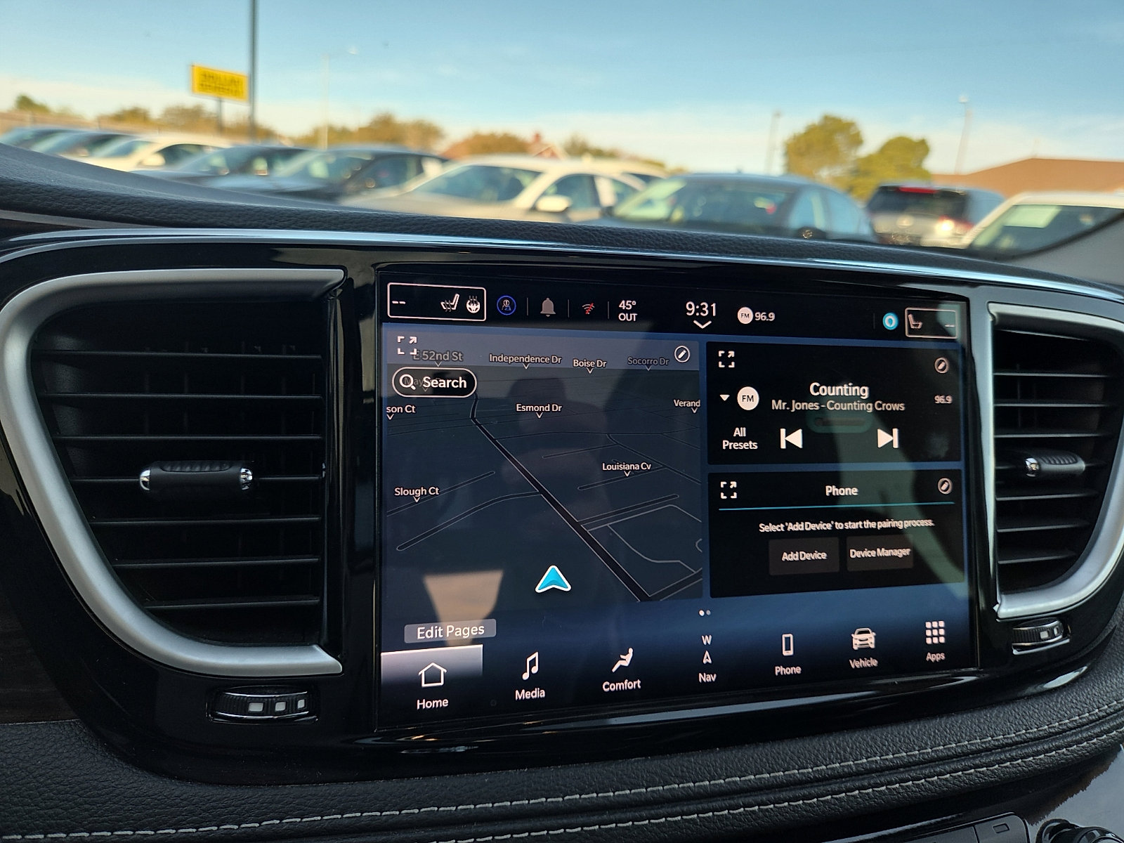 Used 2024 Chrysler Pacifica Limited image 13