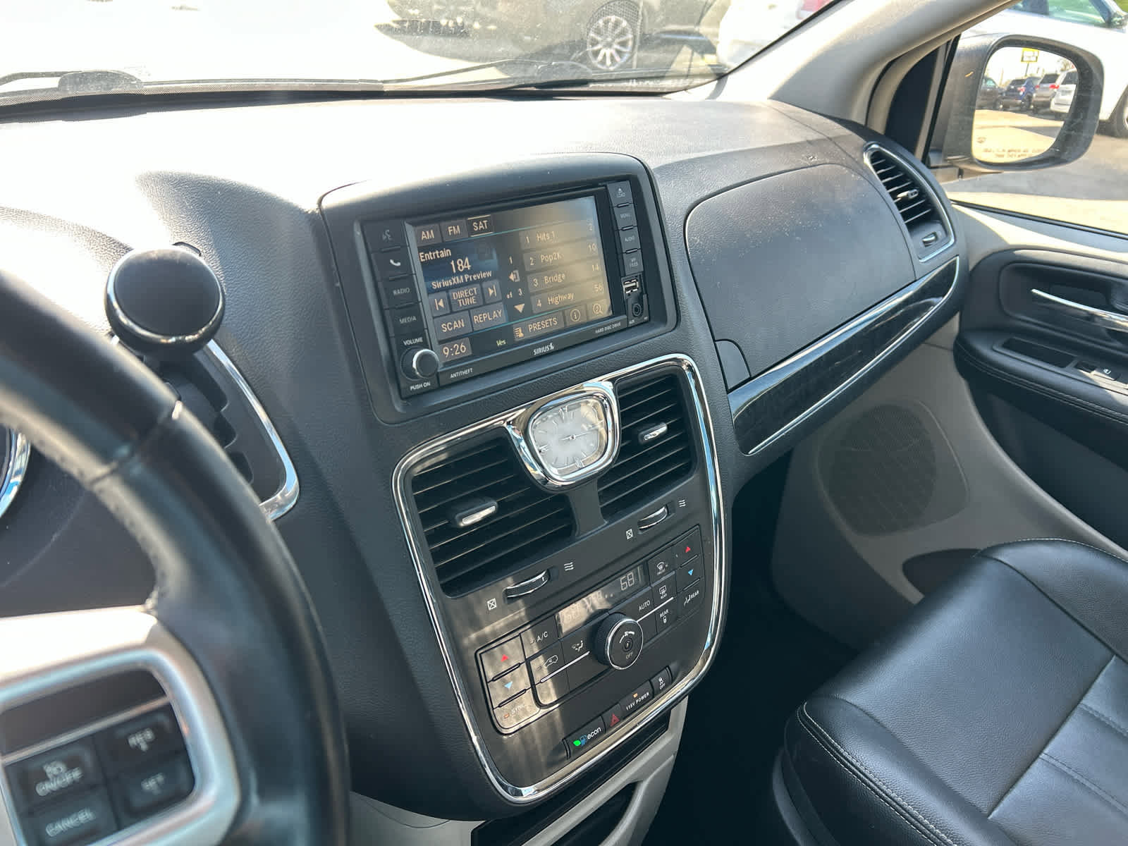 Used 2015 Chrysler Town & Country Touring FWD image 26