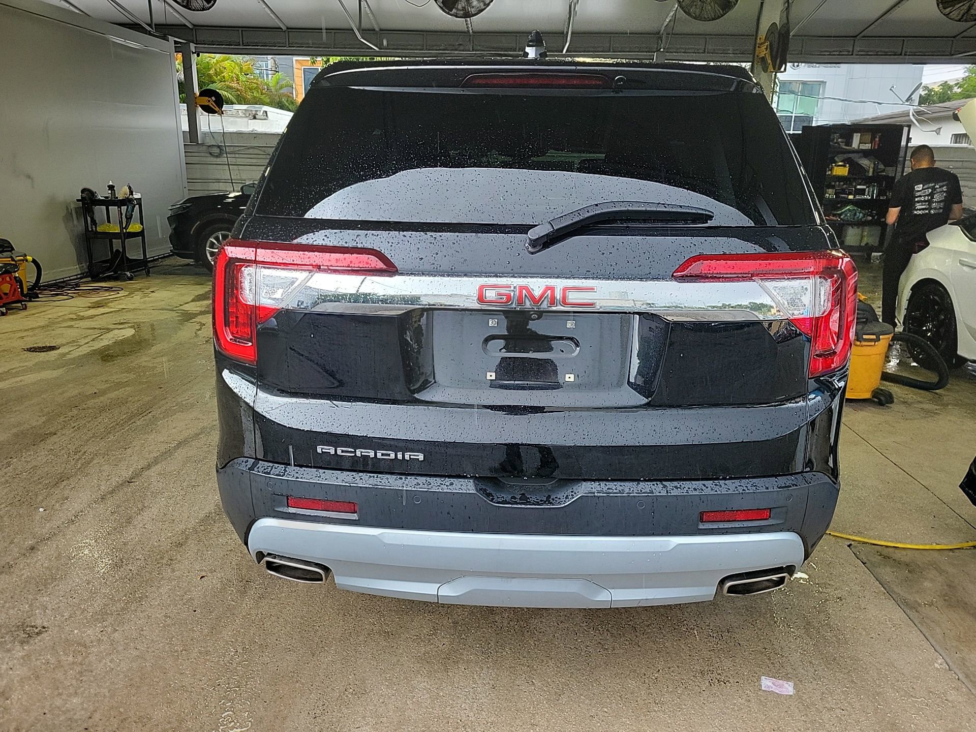 Used 2023 GMC Acadia SLE image 12