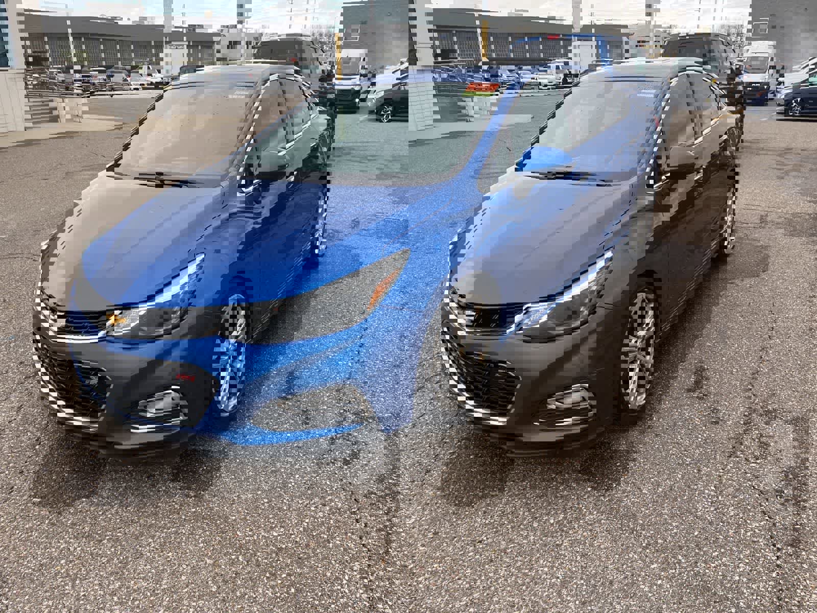 Used 2017 Chevrolet Cruze Premier FWD image 2